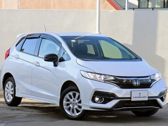 2020 Honda Fit III Рестайлинг, белый, 1055000 рублей