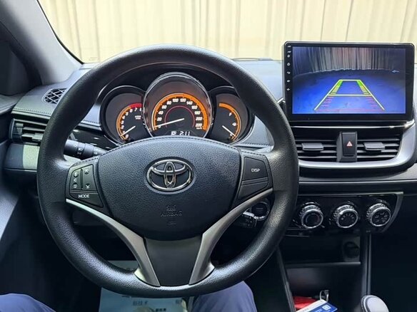 2023 Toyota Yaris L X XP150 Рестайлинг, красный, 1067000 рублей - вид 10