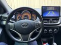 2023 Toyota Yaris L X XP150 Рестайлинг, красный, 1067000 рублей - вид 10