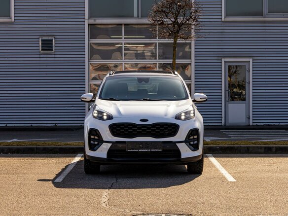 2021 Kia Sportage IV Рестайлинг, белый, 2095000 рублей - вид 1