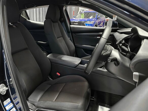 2021 Mazda 3 IV (BP), синий, 1677000 рублей - вид 10