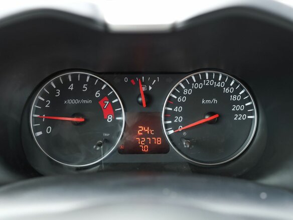 2011 Nissan Note I Рестайлинг, серебристый, 799000 рублей - вид 16