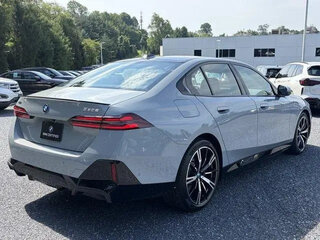2026 BMW 5 серии 550e xDrive VIII (G60/G61/G68), белый, 10588200 рублей, вид 5