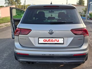 2018 Volkswagen Tiguan II, серебристый, 2500000 рублей, вид 3