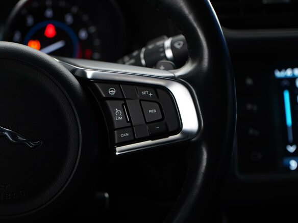 2016 Jaguar XF II, чёрный - вид 21