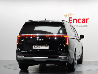 2023 Kia Carnival IV Рестайлинг, чёрный, 5500000 рублей, вид 4