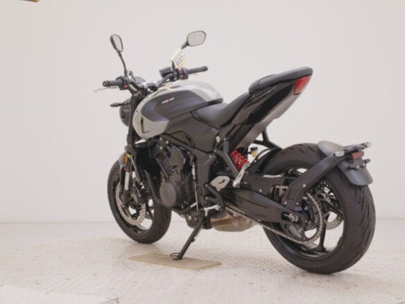2026 Triumph Trident 660, чёрный, 799000 рублей - вид 4