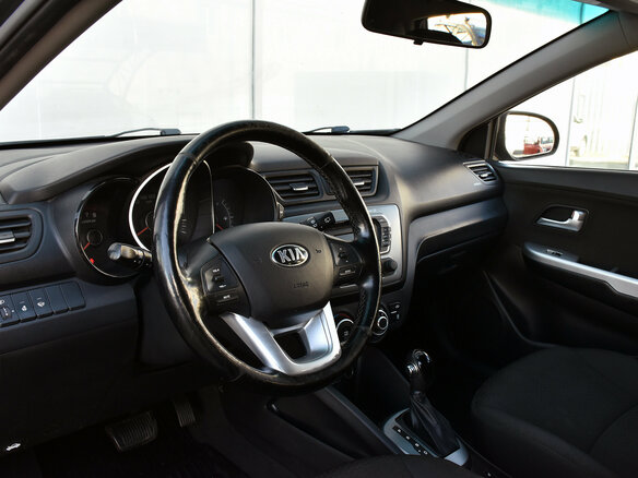 2014 Kia Rio 6-speed III, серый, 820000 рублей - вид 9