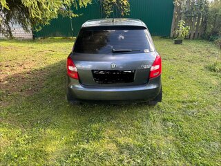 2011 Skoda Fabia II Рестайлинг, серый, 560000 рублей, вид 2