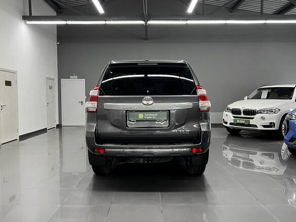 2015 Toyota Land Cruiser Prado 4-speed 150 Series Рестайлинг 1, серый, 3260000 рублей - вид 3