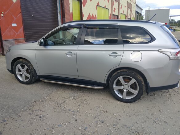 2013 Mitsubishi Outlander III, серебристый - вид 3