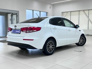2015 Kia Rio III Рестайлинг, белый, 1090000 рублей, вид 2
