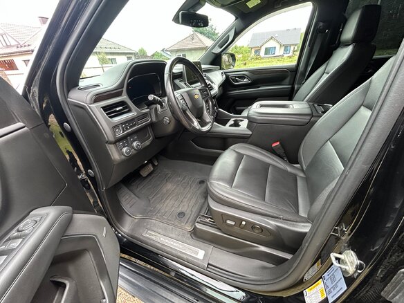 2022 Chevrolet Suburban XII, чёрный, 5900000 рублей - вид 4