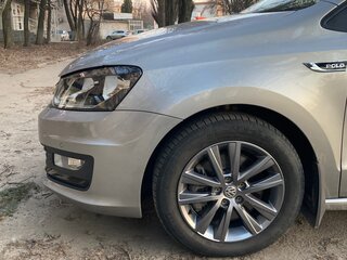 2018 Volkswagen Polo V Рестайлинг, серый, 1370000 рублей, вид 4