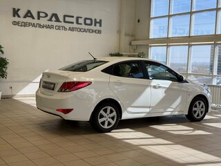 2015 Hyundai Solaris I Рестайлинг, белый, 799000 рублей, вид 2
