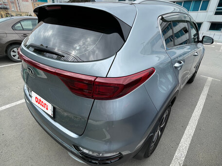 2018 Kia Sportage IV Рестайлинг, серебристый, 1750000 рублей, вид 3
