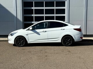 2015 Hyundai Solaris I Рестайлинг, белый, 1152000 рублей, вид 2