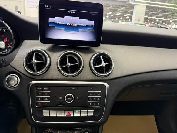 2019 Mercedes-Benz CLA 200 I (C117, X117) Рестайлинг, чёрный - вид 11