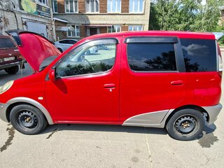 2002 Toyota FunCargo, красный, 500000 рублей, вид 5