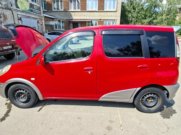 2002 Toyota FunCargo, красный, 500000 рублей - вид 4