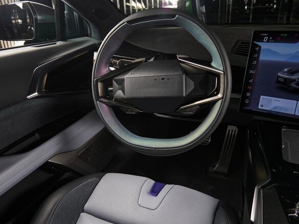 2023 HiPhi Z 120 kWh, голубой, 9500000 рублей - вид 7