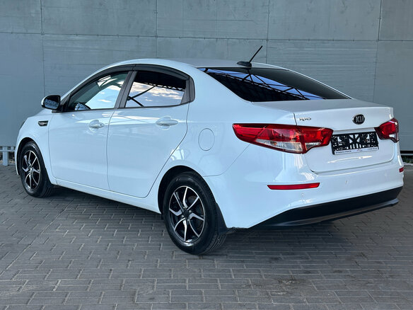 2017 Kia Rio III Рестайлинг, белый - вид 6