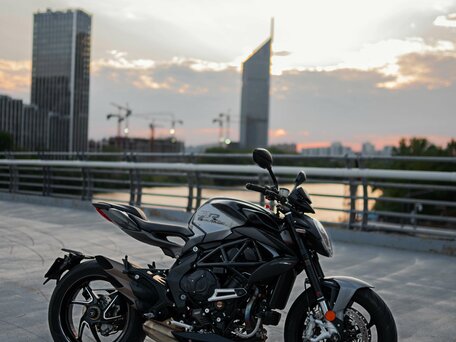 2021 MV Agusta Brutale 800, чёрный, 1550000 рублей, вид 1