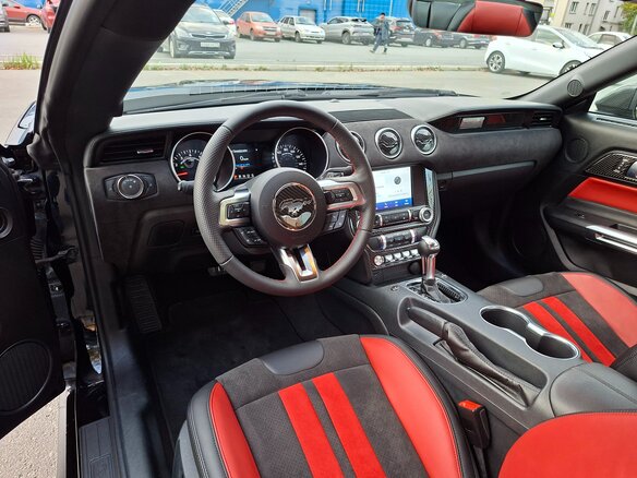 2022 Ford Mustang VI Рестайлинг, чёрный, 3480000 рублей - вид 28