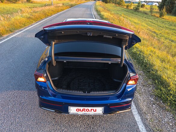 2020 Kia K5 III, синий, 2250000 рублей - вид 12