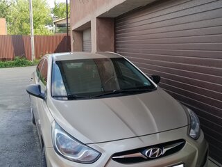 2013 Hyundai Solaris I, бежевый, 840000 рублей, вид 2