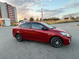 2013 Hyundai Solaris I, красный, 900000 рублей, вид 4