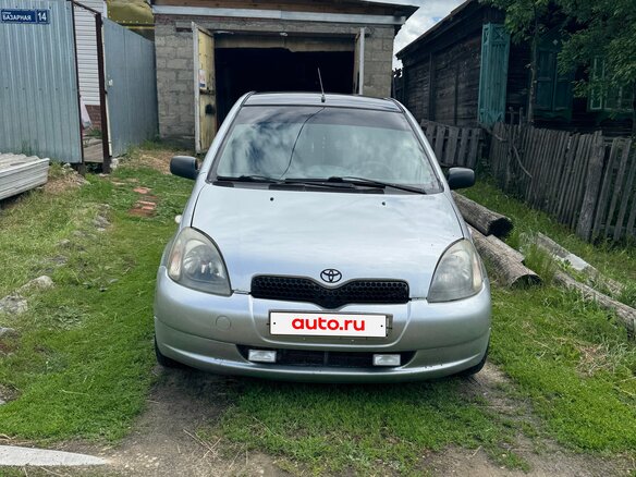 1999 Toyota Yaris I, серебристый, 301000 рублей