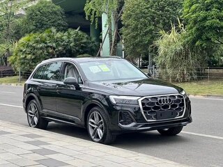2024 Audi Q7 45 TFSI II (4M) Рестайлинг 2, чёрный, 9963389 рублей, вид 1