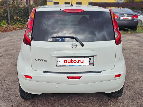 2013 Nissan Note I Рестайлинг, белый, 850000 рублей - вид 5