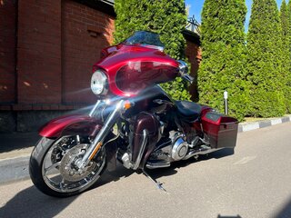 2011 Harley-Davidson CVO Street Glide, красный, 1500000 рублей, вид 2