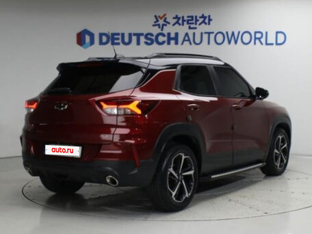 2022 Chevrolet TrailBlazer III, пурпурный, 1830000 рублей, вид 2