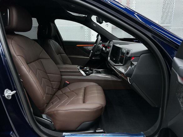 2026 BMW 7 серии 740 xDrive VII (G70) Рестайлинг, синий, 26500000 рублей - вид 13