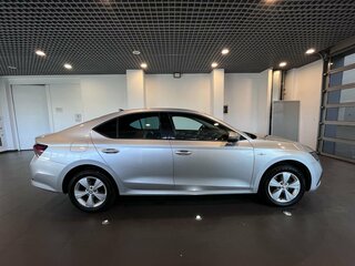 2021 Skoda Octavia IV (A8), серебристый, 2090000 рублей, вид 2