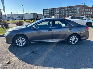 2013 Toyota Camry VII (XV50), серый, 1600000 рублей, вид 3