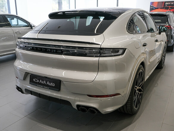 2026 Porsche Cayenne Coupé III Рестайлинг, серый - вид 4