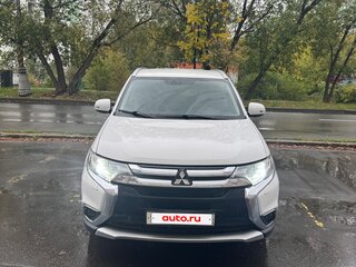 2016 Mitsubishi Outlander III Рестайлинг 2, белый, 2100000 рублей, вид 3