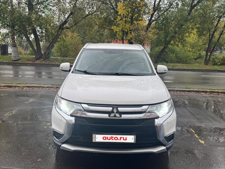 2016 Mitsubishi Outlander III Рестайлинг 2, белый, 2100000 рублей, вид 3