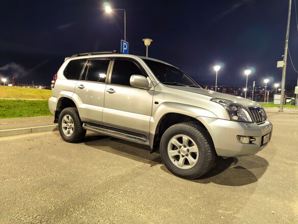 2008 Toyota Land Cruiser Prado 5-speed 120 Series Рестайлинг, серебристый, 2500000 рублей - вид 1