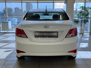 2015 Hyundai Solaris I Рестайлинг, белый, 799000 рублей, вид 4