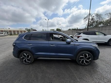 2023 Volkswagen Tharu 300 TSI I Рестайлинг, синий, 3420000 рублей, вид 5