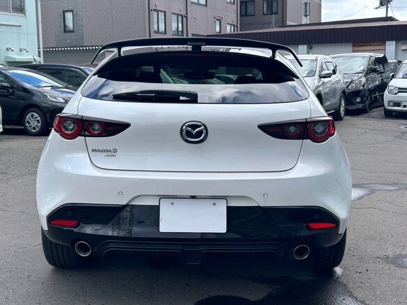 2023 Mazda 3 IV (BP), белый, 1320000 рублей - вид 3