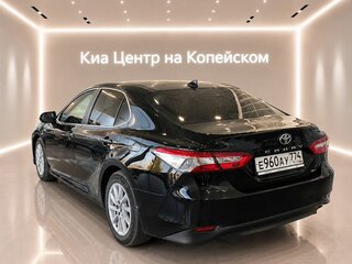 2021 Toyota Camry VIII (XV70) Рестайлинг, чёрный, 3195000 рублей, вид 3