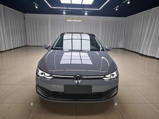 2023 Volkswagen Golf VIII, серый, 1790000 рублей, вид 3