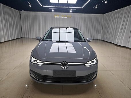 2023 Volkswagen Golf VIII, серый, 1790000 рублей, вид 3