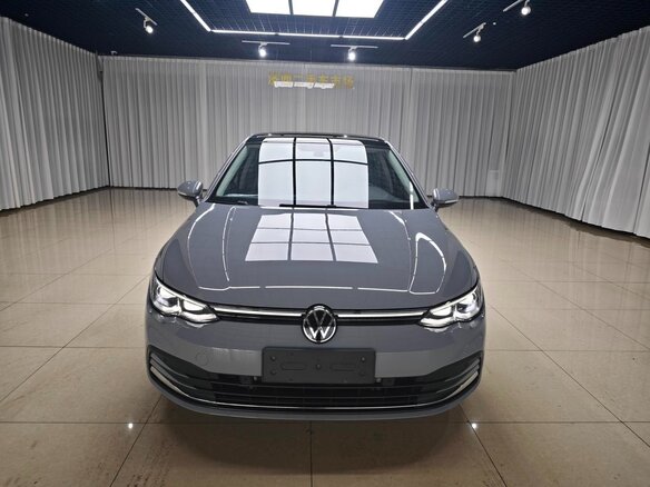 2023 Volkswagen Golf VIII, серый, 1790000 рублей - вид 2